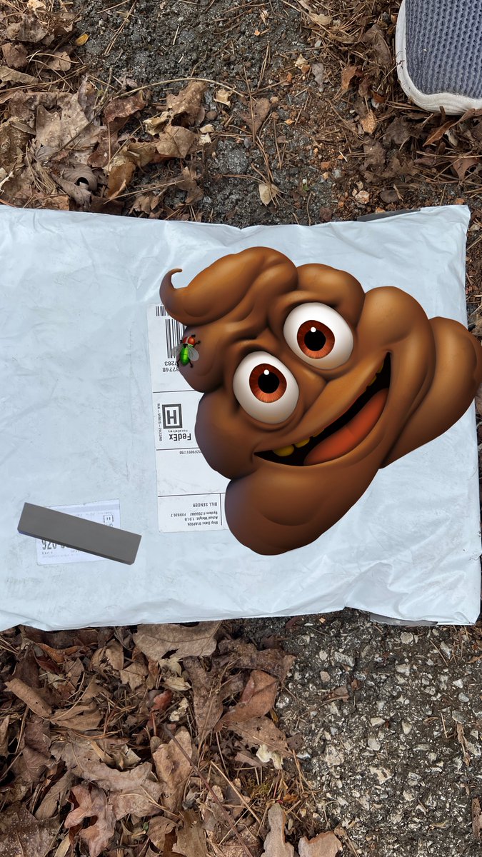 jackiebbenjamin's tweet photo. Dear @FedExHelp this is never going to be okay. Nobody is paying exorbitant shipping fees for you to throw packages out at the mailbox. We have a driveway and a house. It is paved. Use it. https://t.co/an92WhVDJH