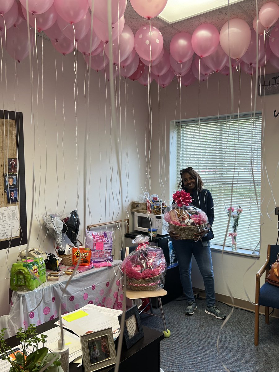 We ended the week celebrating Mrs. Wallace by showering her with lots of love and gifts! Thank you for all you do! ⁦@AngelaFoxIB⁩ ⁦@FoxRoadES⁩