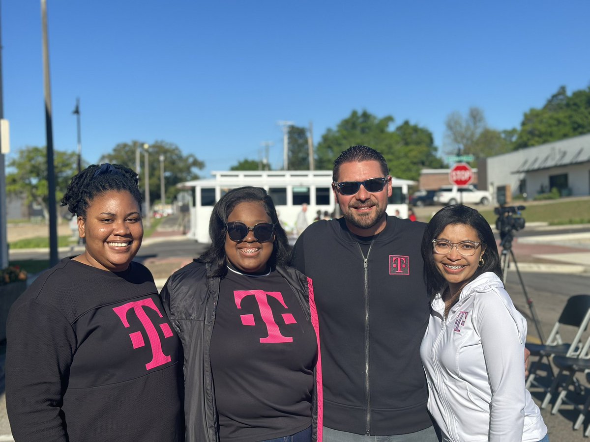 Extremely excited to present a Hometown Grant to LAUREL MS to revamp the trolley! Thank you so much T MOBILE for your commitment to Rural America. Thank you to my amazing boss for being here @yes_i_cantu #hometowngrants #tmobile