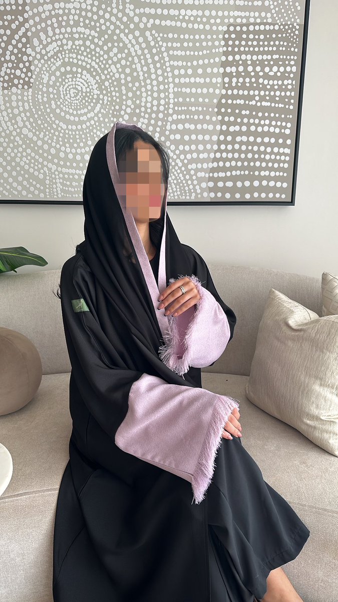 جمال واناقة قماش الكريب شديد السواد مع الجاكار الوردي في الاكمام 💖💖💖💖

#ليله_27 
#عيدكم_مع_فيلان_شوكلت2 
#ليلة_الجمعة