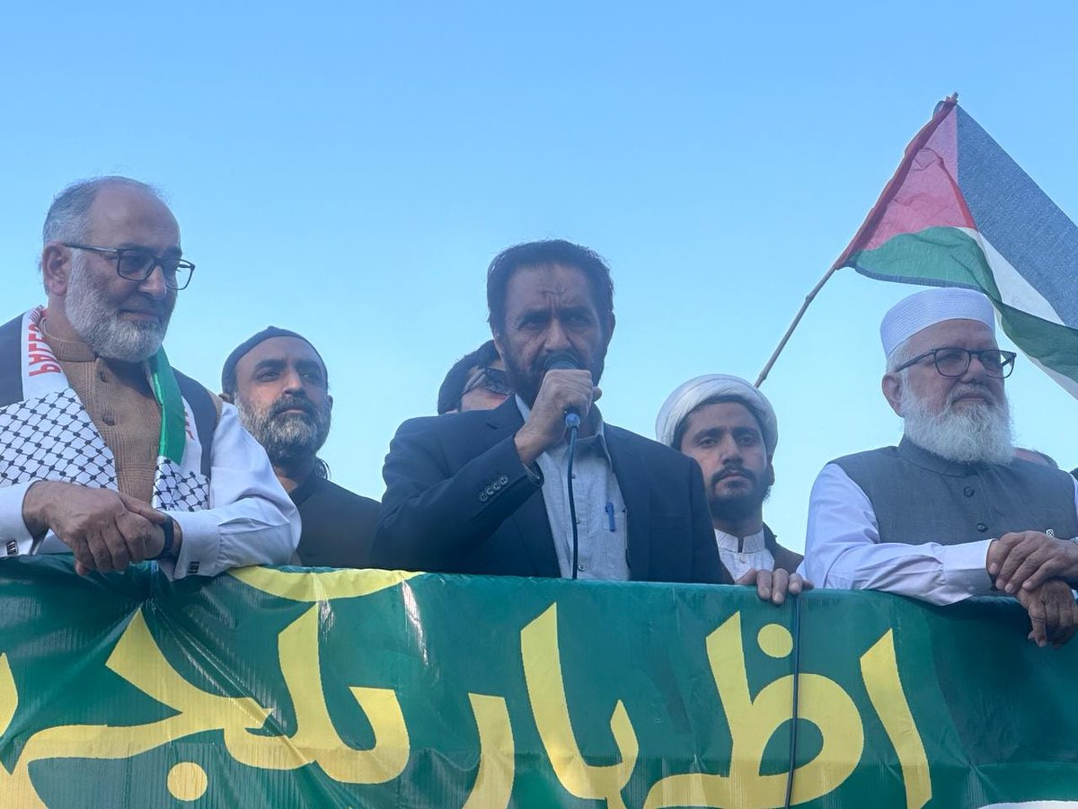 JIPOfficial's tweet photo. اسلام آباد - اہل فلسطین سے اظہار یکجہتی کےلیے یوم القدس کے موقع پر  جماعت اسلامی کے مرکزی نائب امیر میاں محمد اسلم، سینیٹر مشتاق احمد خان اور ڈائریکٹر امور خارجہ آصف لقمان قاضی القدس غزہ ریلی سے خطاب کر رہے ہیں https://t.co/8RWI9jf3Xd