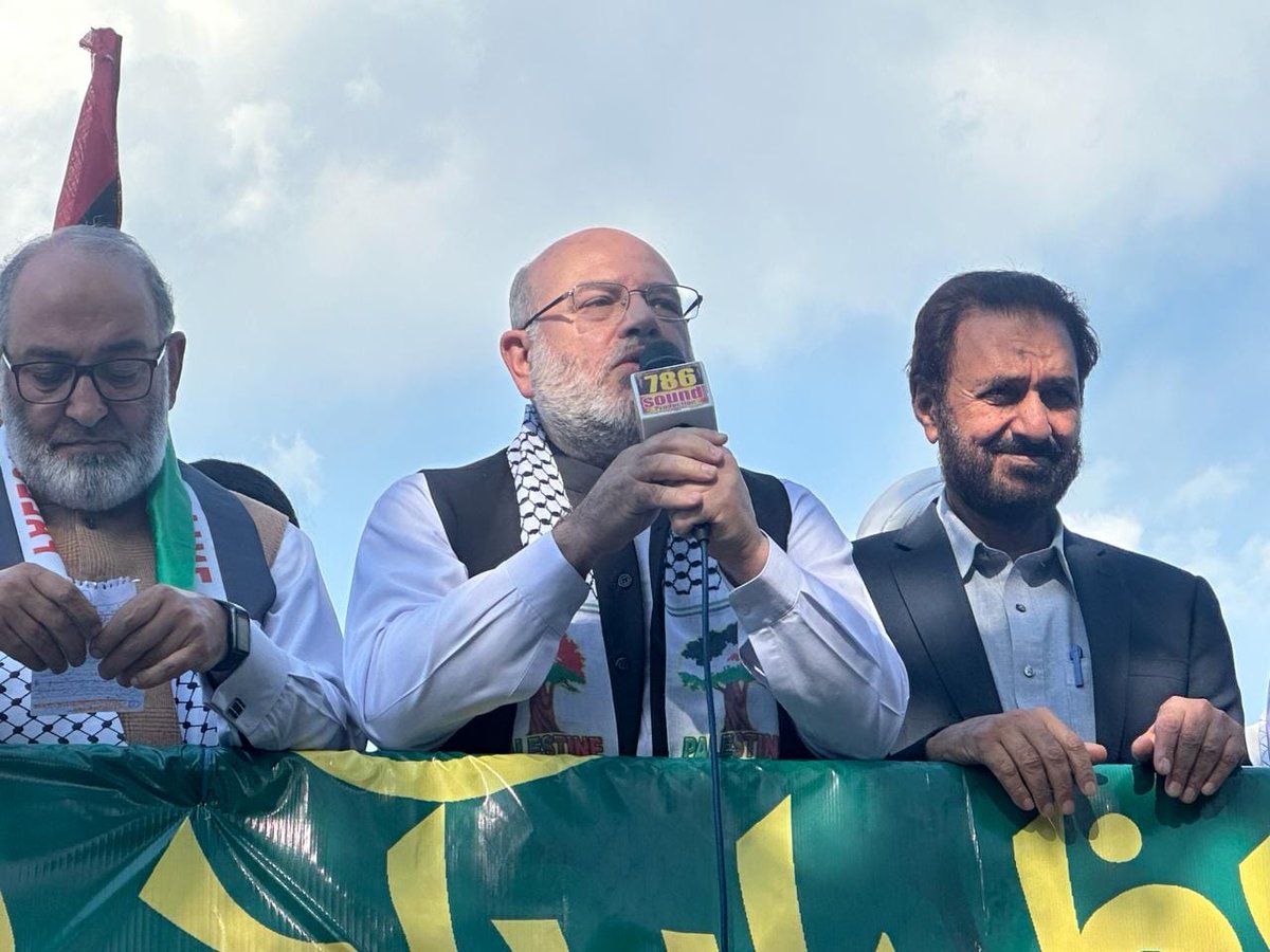 JIPOfficial's tweet photo. اسلام آباد - اہل فلسطین سے اظہار یکجہتی کےلیے یوم القدس کے موقع پر  جماعت اسلامی کے مرکزی نائب امیر میاں محمد اسلم، سینیٹر مشتاق احمد خان اور ڈائریکٹر امور خارجہ آصف لقمان قاضی القدس غزہ ریلی سے خطاب کر رہے ہیں https://t.co/8RWI9jf3Xd