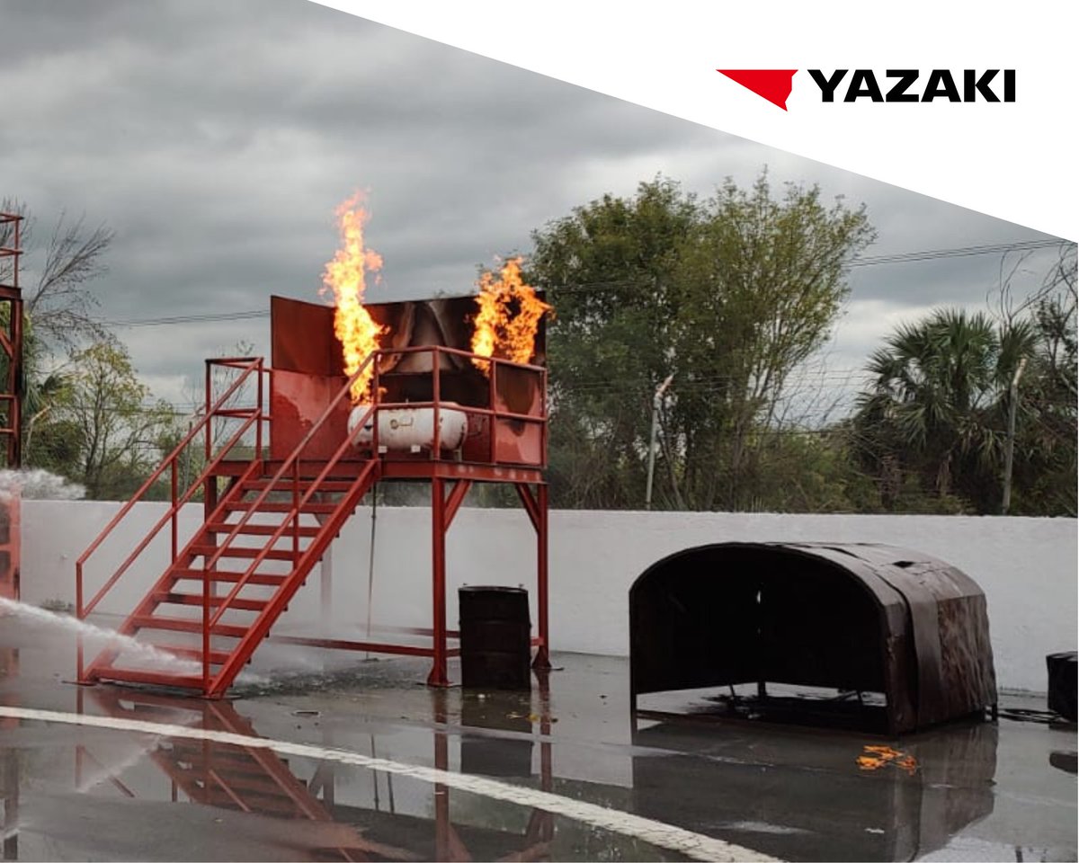 Safety always comes first!⚠️ #YazakiMonterreyPlant undergoes training in Fire Brigade Combat & Prevention for #YazakiEmployees 🔥 During this particular training, they practice with real fire, learn how to handle extinguishers, hydrants, & firefighting equipment.