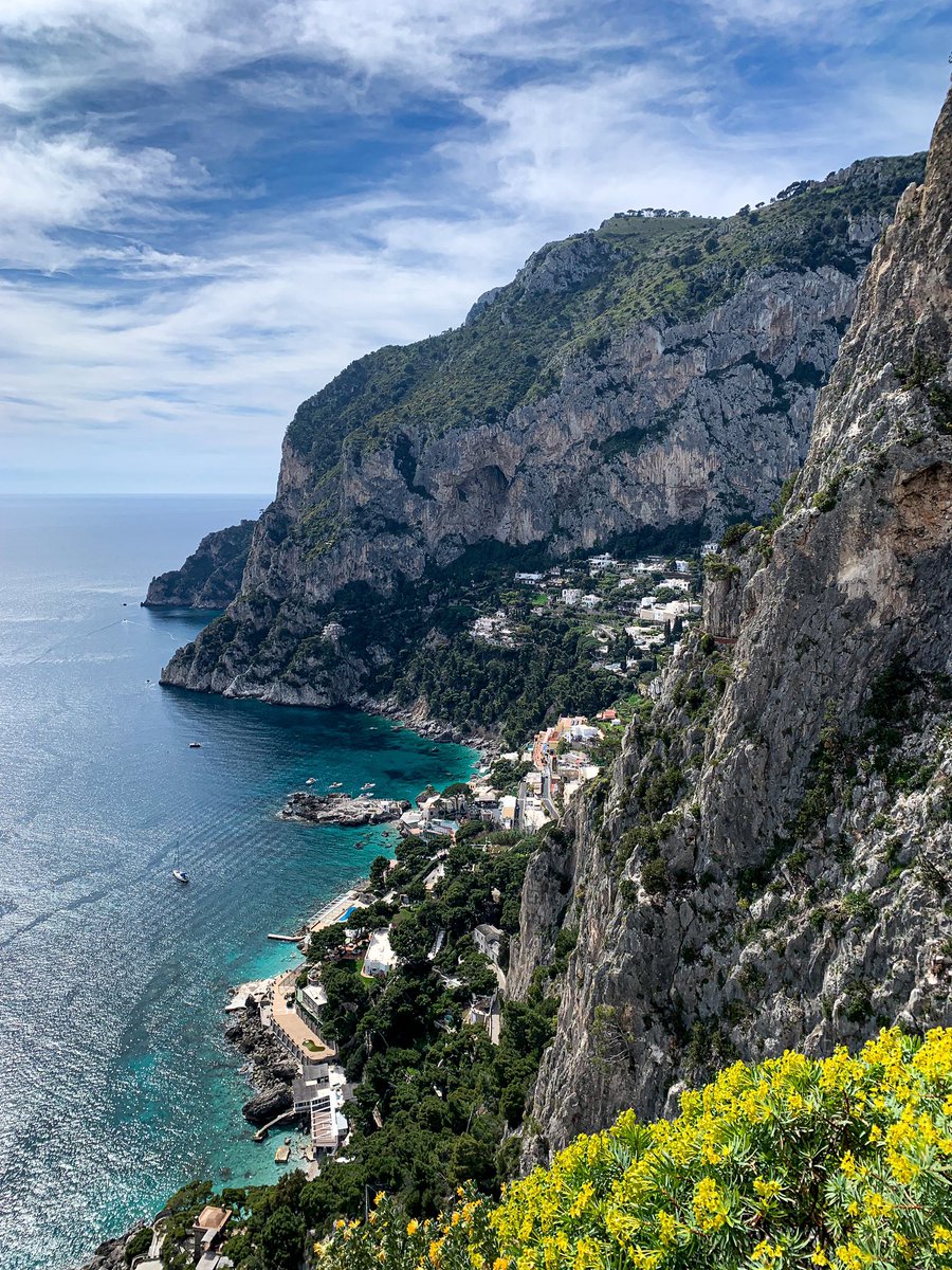 Not my standard content on here, but the Amalfi Coast is just so crazy beautiful I wanted to share this little feed cleanser with you all 🇮🇹☀️