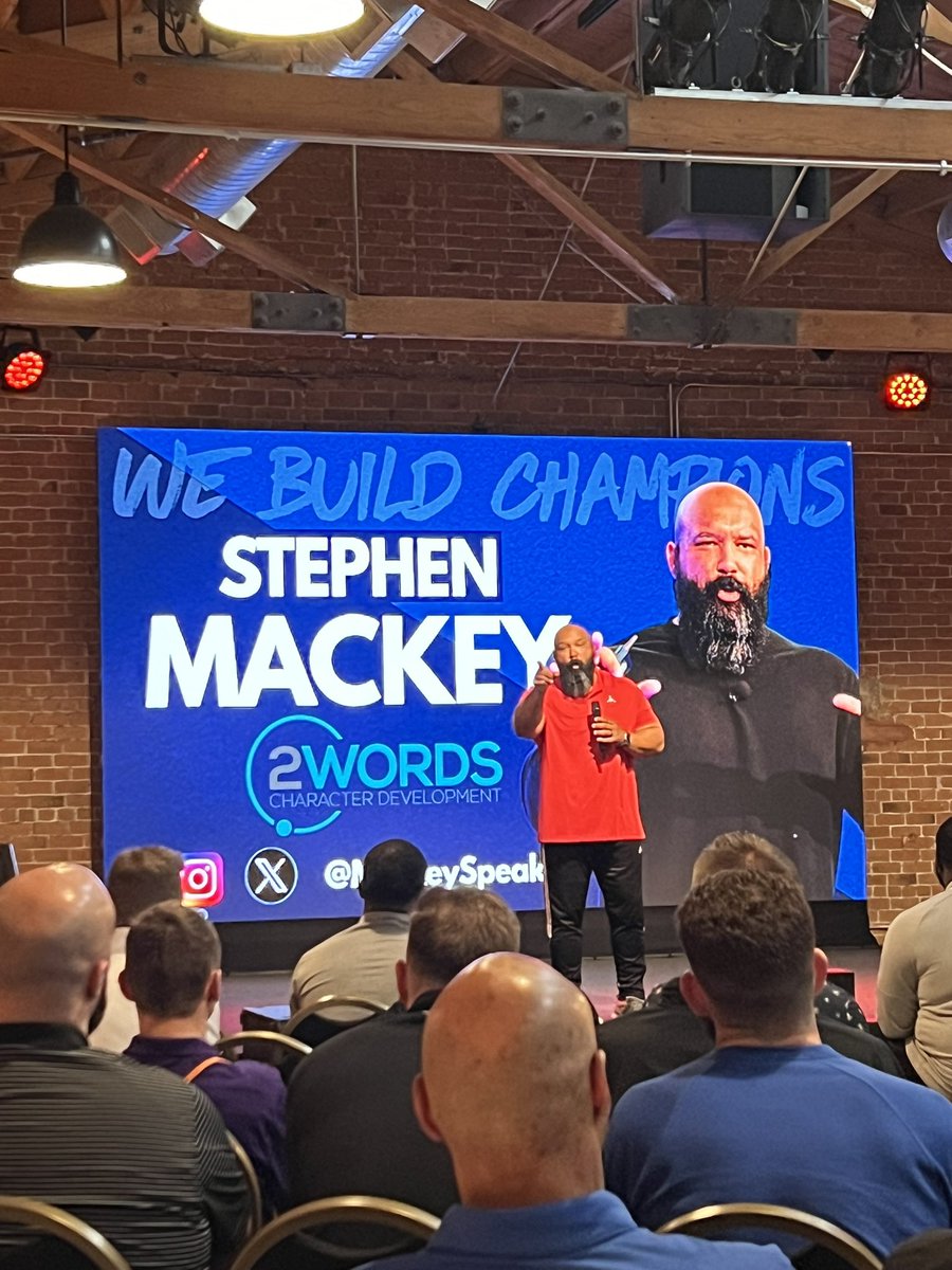 CoachSterkel's tweet photo. Incredible Clinic @frmlazro @BeBetterBeDiff 🌄 🌵 

Thank you @PhilBeckner @MackeySpeaks &amp; @Dame_Lillard for pouring into us today! 

🗣️ Speak Life 

🎬 
@sam_frayer @HastenBeamer @HHibbeler 
@Elevated_DC4 

Thank you 🙏 https://t.co/KWUKOVwloG
