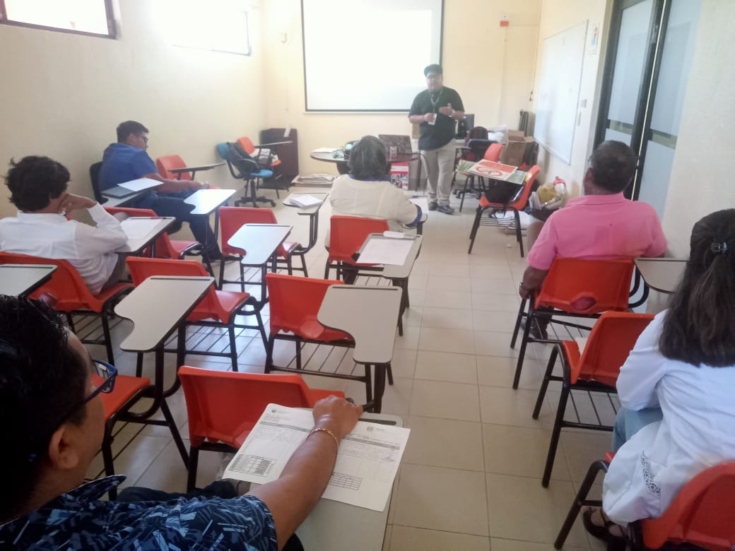 CapaPuerto's tweet photo. Platica de Sensibilización del PELHT, al personal de la Uneme Cecosama Puerto Escondido. ponente: PPSS. Martin Alejandro Garcia Escobar. https://t.co/8EzUWTAjjn