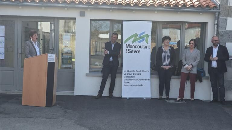 Moins d'un an après la pose de la première pierre, inauguration de 'L'école buissonnière! ' à Moncoutant sur Sèvres en présence de l'A-DASEN @veronique_dupin et des élus #bienêtre #réussite #vivreensemble @acpoitiers @BndicteRobert