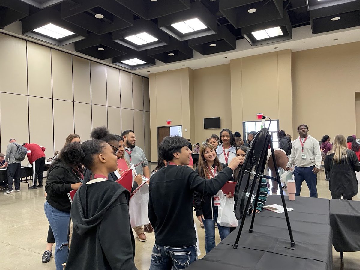 AgriLife_RSSI's tweet photo. Students enjoyed RSSI’s Youth Financial Literacy Event in Lufkin! Fun-filled learning experience with a motivational talk on Resilience, breakout sessions, and a real-life world simulation where students put into practice financial decision-making without real-life consequences! https://t.co/KCpIcgkioH