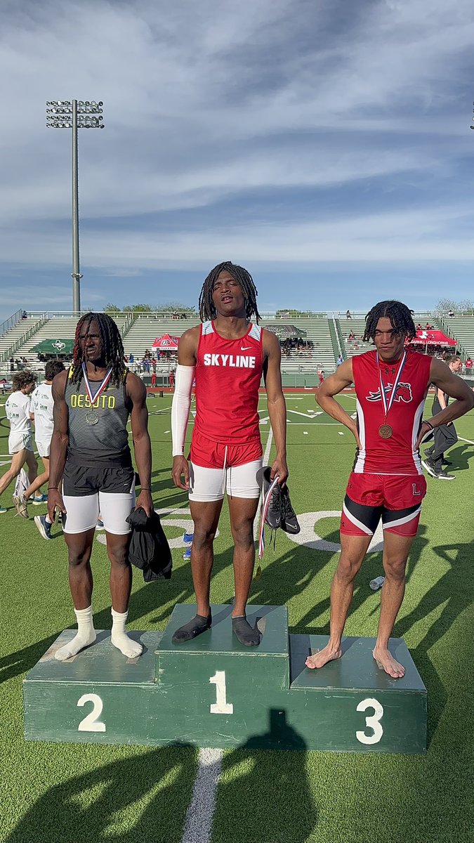 CoachChrisLee2's tweet photo. Javion Daniels won 1st place in 400m with a 47 in hardest track district in America!!! @SkylineHS_Track https://t.co/pCClQzuBUd