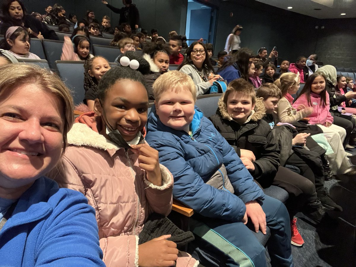 jmarch3rdGrade's tweet photo. Field trip day!!!! #weare126 #stony126 https://t.co/OZmS2556w7