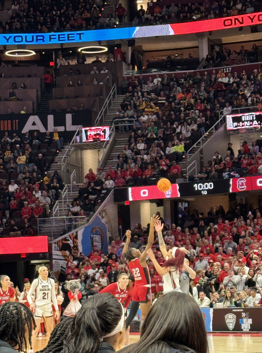 Tipoff in Cleveland with @GamecockWBB!