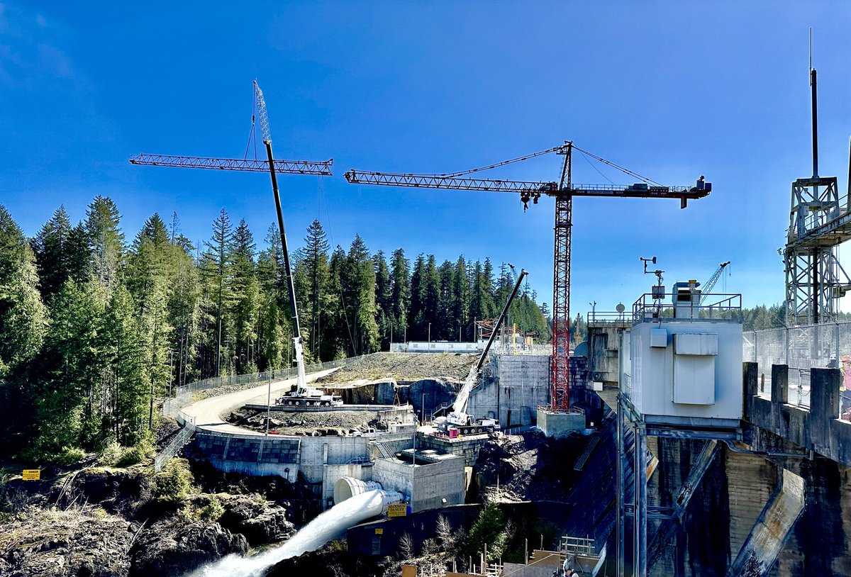 This is another view of the crane and the attachment of the final piece. #CampbellRiver