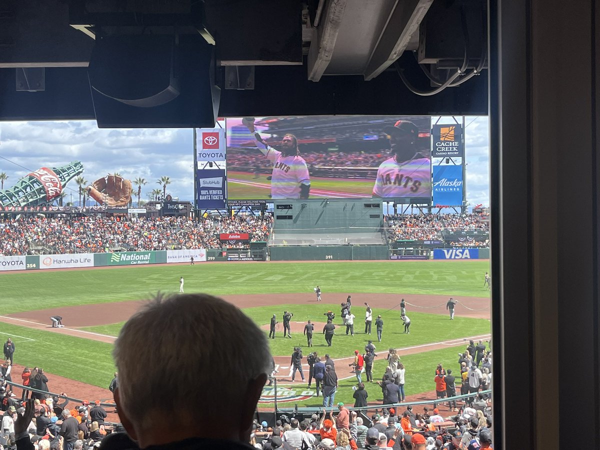 langfordkcbs's tweet photo. Will be dropping in Live from time to time w/ @JFerris714 on @KCBSRadio 

Let’s just say… Fred Warner &amp; Deebo Samuel get an A for effort with the ceremonial first pitch 😂 https://t.co/QATzBJLBVH