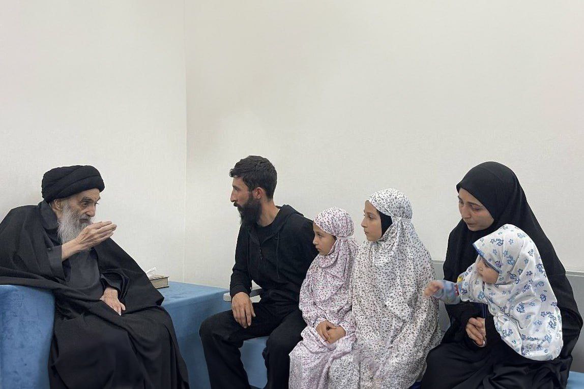 ⭕️ السيد السيستاني يدعو للشعب اللبناني بالحفظ من كل سوء، ويبدي اسفه العميق لعجز أو تعاجز العالم عن إيقاف الحرب في غز.ة