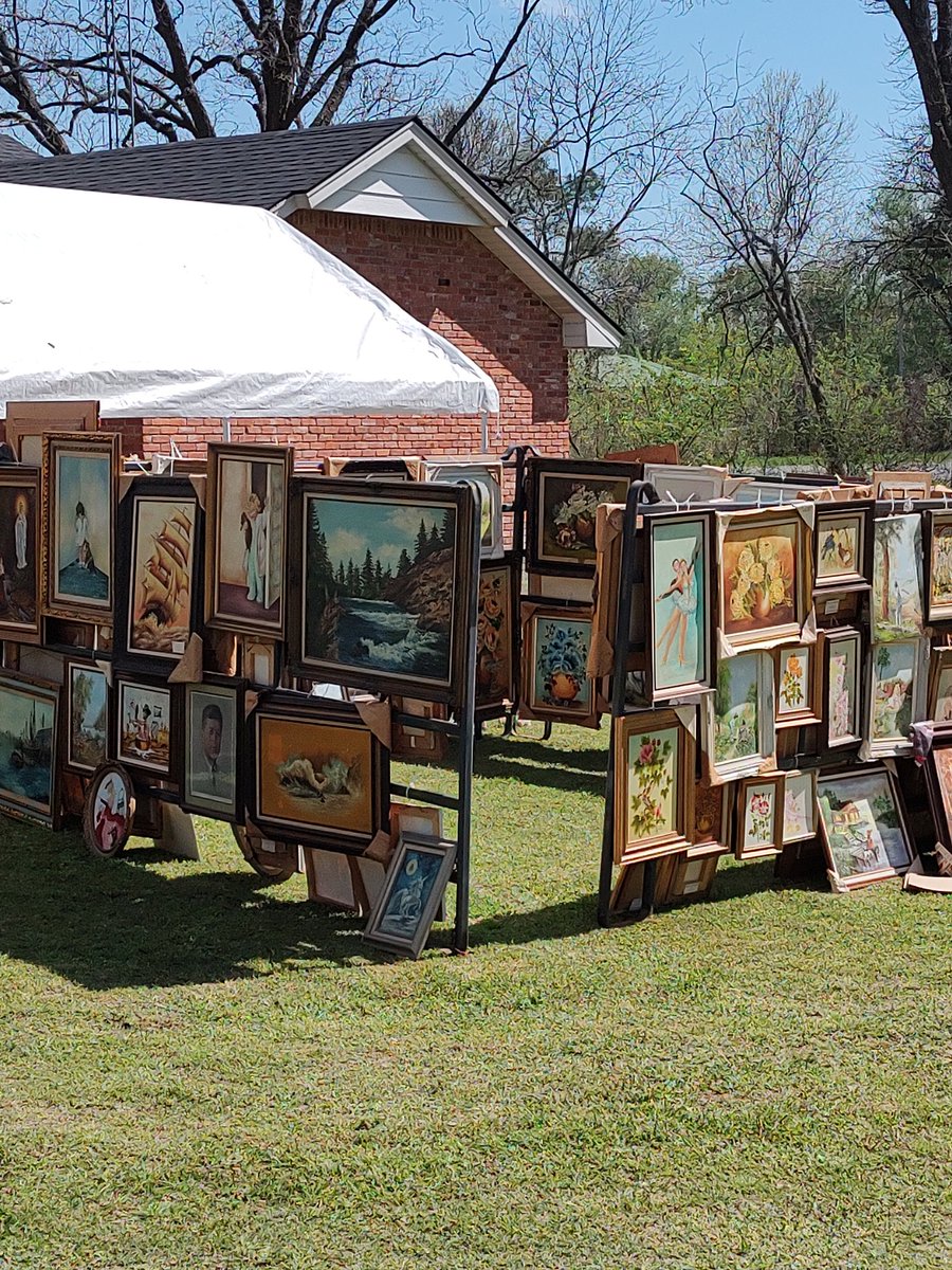 When you have 150+ paintings to sell you have to think outside the box. Priefert Panels to the rescue.