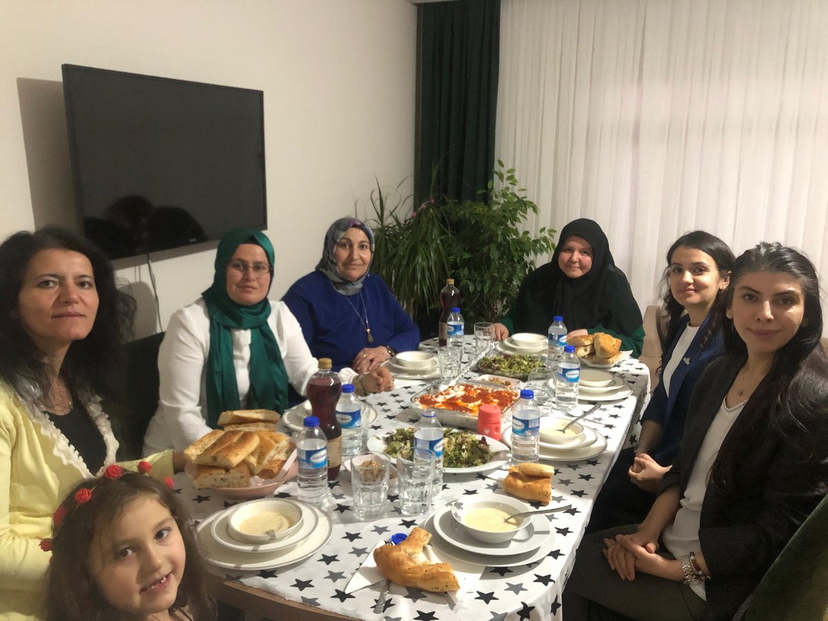 📍Pursaklar Genel Merkez Kadın Kolları MKYK Üyemiz @deryaoztekinn, İl Yönetim Kurulu üyemiz, İlçe Kadın Kolları teşkilatımız Ramazan ziyaretlerinde bulundular. Kıymetli ailemizin iftar sofrasına misafir oldular. #Ramazanpaylaşmaktır