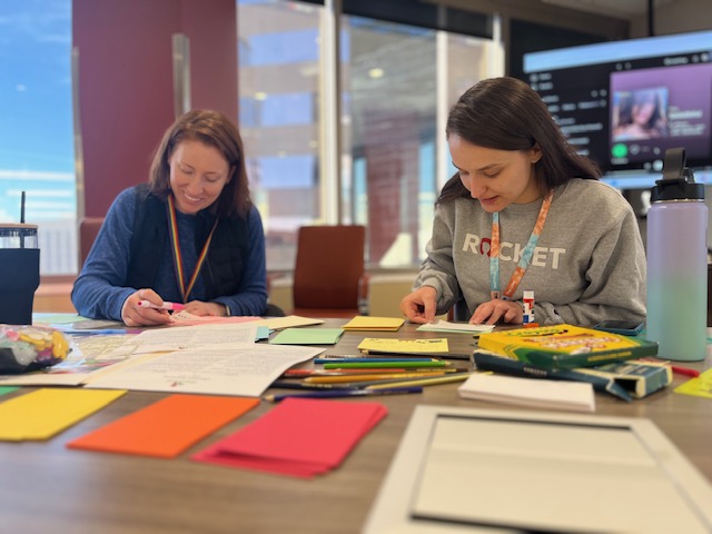 Our @RocketCompanies #Phoenix team members recently #volunteered with @FreeArtsAZ, creating affirmation cards for children. Thank you, team, for your dedication to the communities we serve! #FBF #volunteers #communityimpact