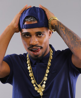 ela tinha sido lançada poucos meses antes do edit estourar 
e pertence ao terceiro disco do MC Saci, com participação do MC Pretchako +