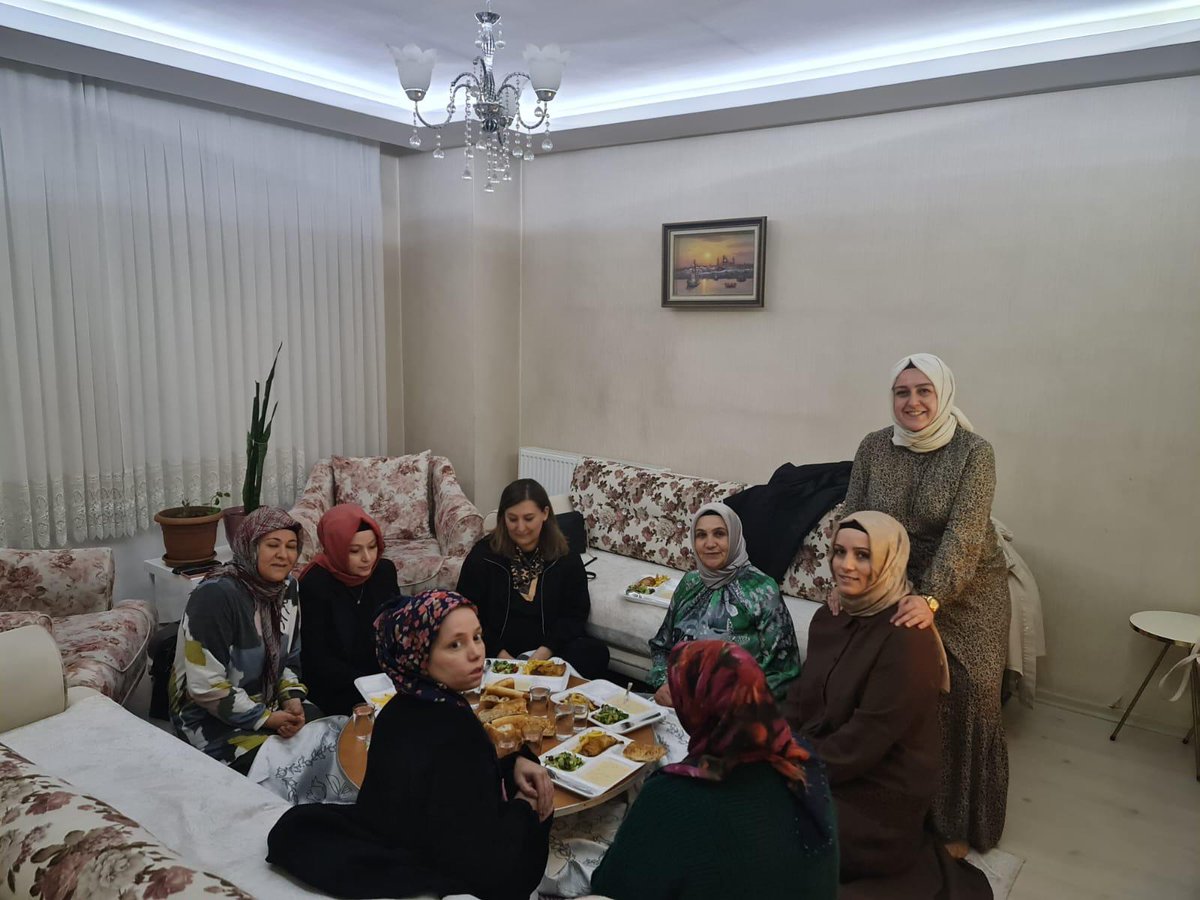 📍Pursaklar Genel Merkez Kadın Kolları MYK Üyemiz @bgurluk, Ankara Milletvekilimiz @zeynepyildiztr, İl Yürütme Kurulu üyemiz,İlçe Kadın Kolları Başkanımız @Perihan0662 ve teşkilatımız Ramazan ziyaretlerinde bulunarak,ailemizin iftar sofrasına konuk oldular. #Ramazanrahmettir