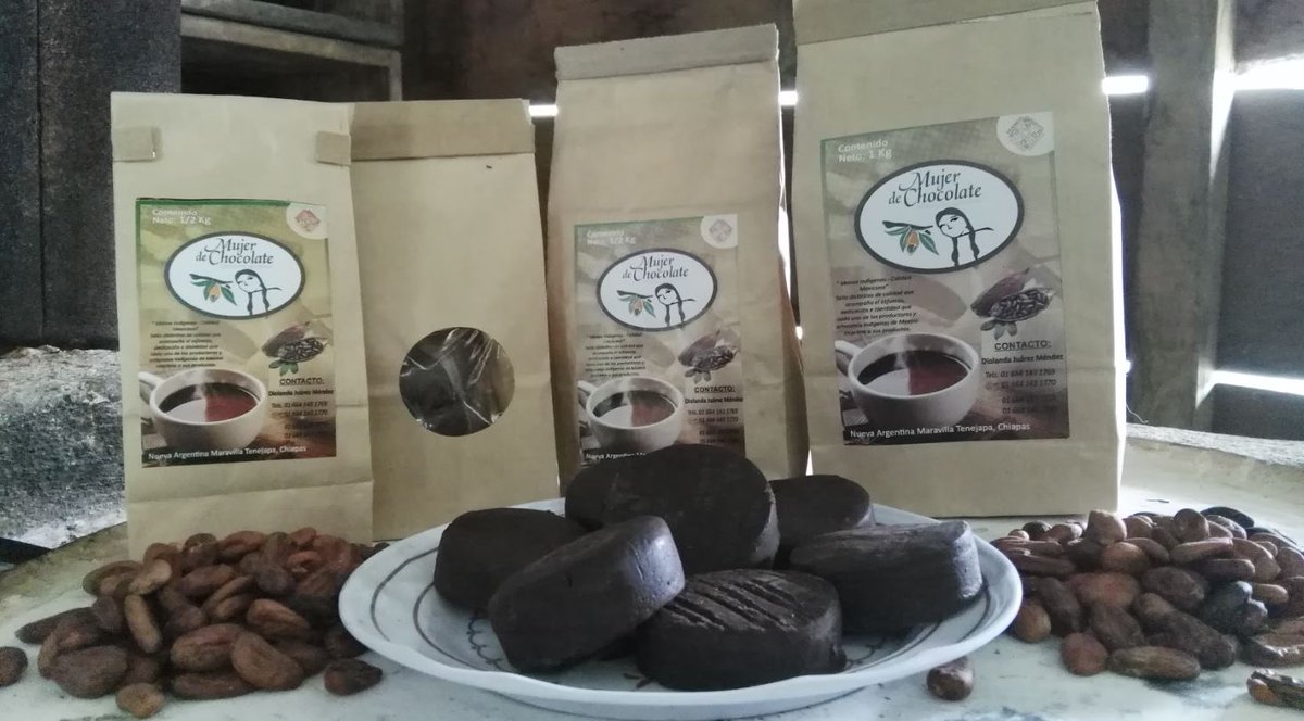 CONANP_mx's tweet photo. Te invitamos a probar el delicioso chocolate artesanal y orgánico de #MujerDeChocolate, elaborado en la RB #MontesAzules, Chiapas. 🍫🤤
Al adquirir productos de las #ANP contribuyes a la economía de sus comunidades. 💚
Conoce más ➡️ https://t.co/7fbUwf2rzq 🌽👒📿☕️🍯 https://t.co/VE8gom0X0N