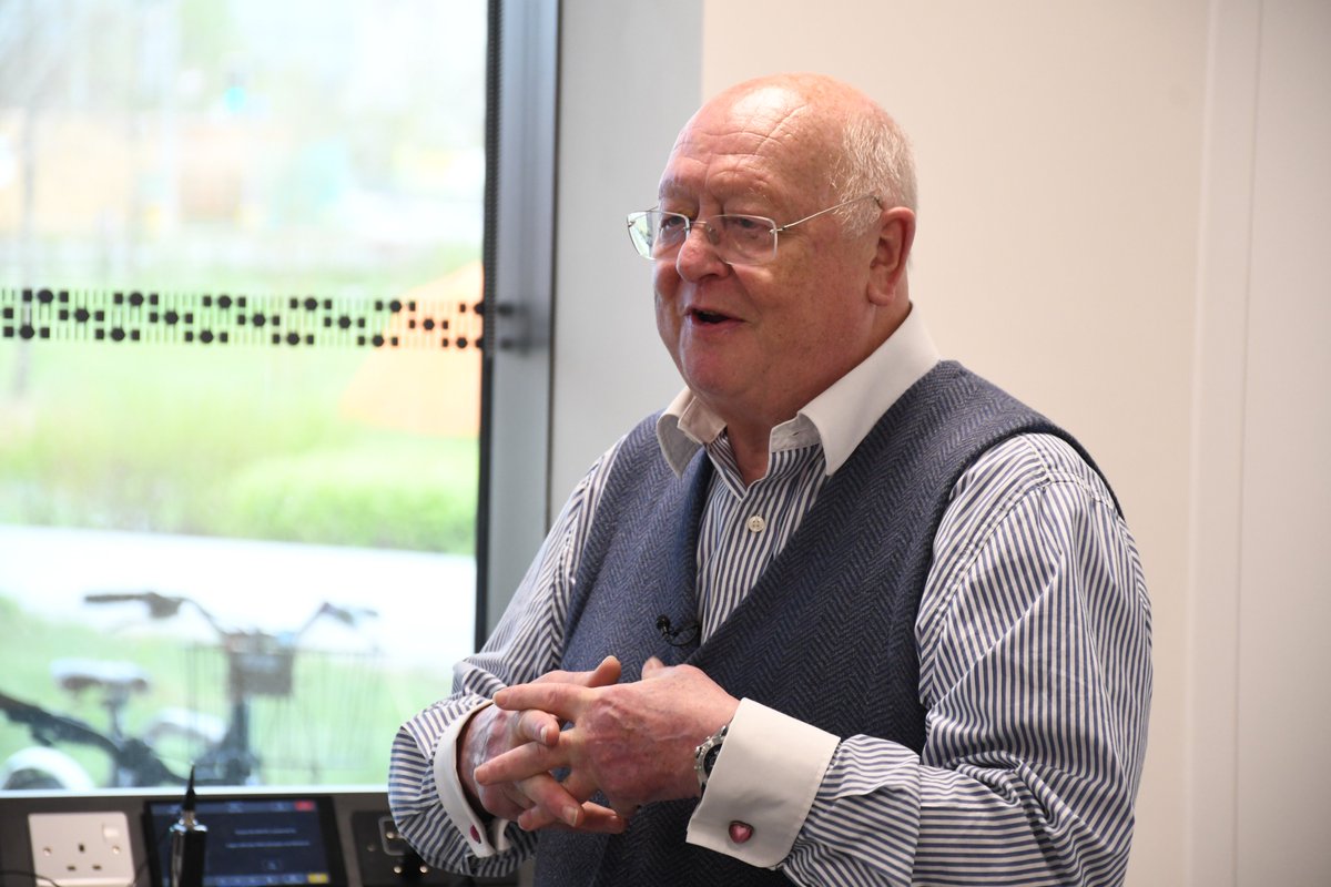 📻 Professor John Wallwork will be speaking to @bbc5live Breakfast from 07:30 this morning, reflecting on the 40th anniversary of Europe's first successful heart-lung transplant, carried out at @RoyalPapworth. Listen live 👇 bbc.co.uk/sounds/play/li…