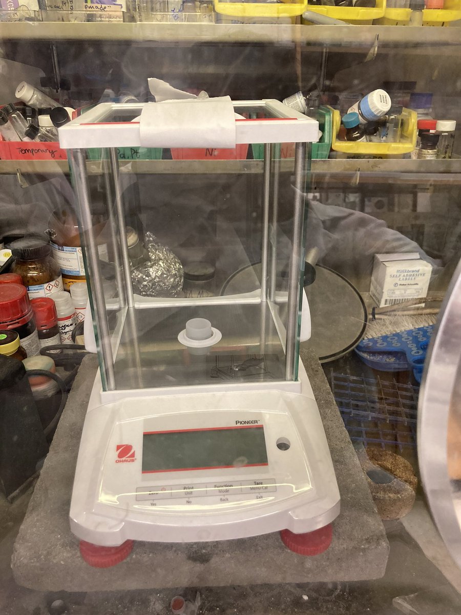 KBrownLab's tweet photo. 🚨Big News!🚨

The Brown lab officially got their new glove box balance today! 🎉 

Happy retirement to our 13 year old balance. It will be spending the rest of its time enjoying the views from the outside world! 🌁 https://t.co/MG4dUjc6ha