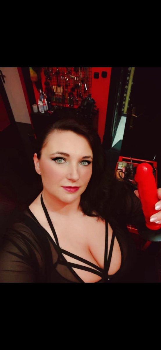 Na, was hab ich denn hier?! So schön rot... Und sobald ich dich mit meinen Fingern saft vorgedehnt habe, hat der die perfekte Größe... @BerlinBdsm Die nächsten freien Termine: So, 7.4. Mo, 8.4. Di, 9.4. Fr, 12.4.