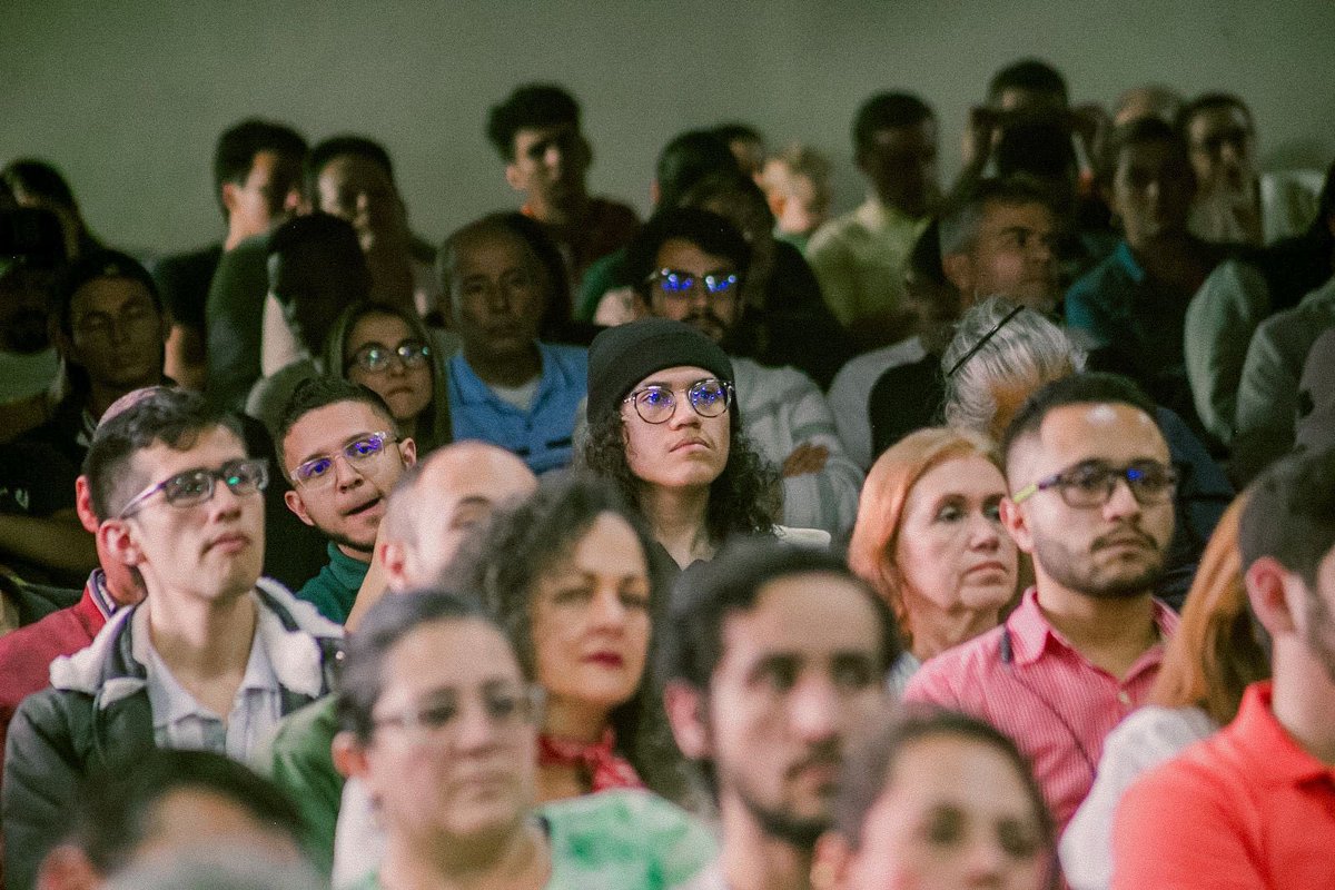 Continuamos el ciclo de conferencias sobre Inteligencia Artificial en las universidades del país. Hoy en el #EjeCafetero dialogando con estudiantes y comunidad universitaria de la <a href="/udecaldas/">Universidad Caldas</a> sobre esta tecnología, cómo está transformando al mundo y cómo trabajamos para una