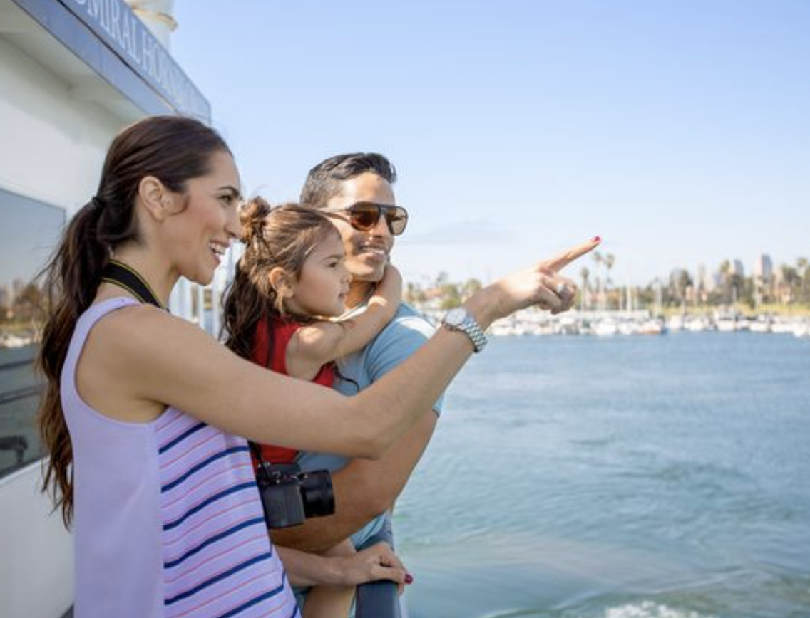 Discover the enchanting sights and sounds of San Diego on the Best of the Bay Tour! This 90-minute experience offers expert narration aboard a comfortable harbor boat, providing a delightful exploration of the bay's beauty. Book your adventure today: bit.ly/49fyRAu