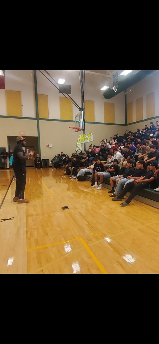 Big thank you to UTSA great and San Francisco 49ers standout Spencer Burford. He came by Legacy and talked to some of our athletes today about life, self discipline, your“WHY” and even his current role models. Good luck to you sir and you’re always welcomed back here at The Stack