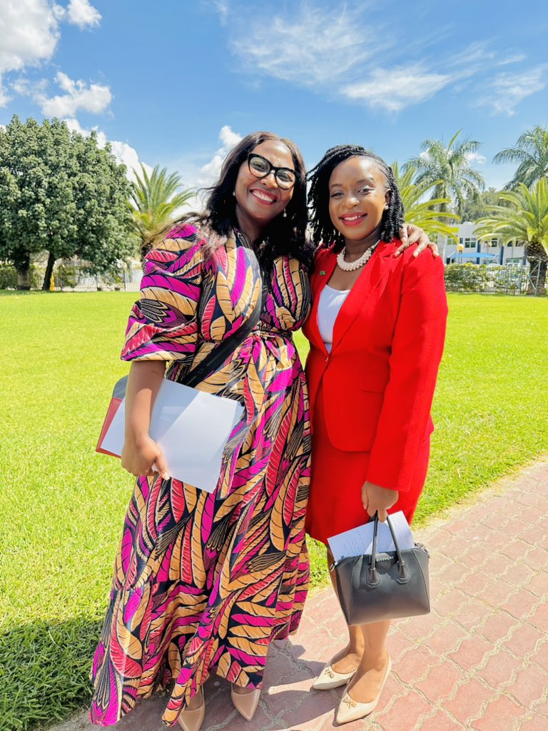 🧵 Attended an insightful symposium #WomenInForeignPolicy by @ZambiaMFA🇿🇲 in collaboration with @UNZambia🇺🇳 RC’s Office, post Women’s Month. We explored global policy perspectives & Zambia’s pillars of economic #diplomacy, peace, security, & stability. #GirlsGonePolitical