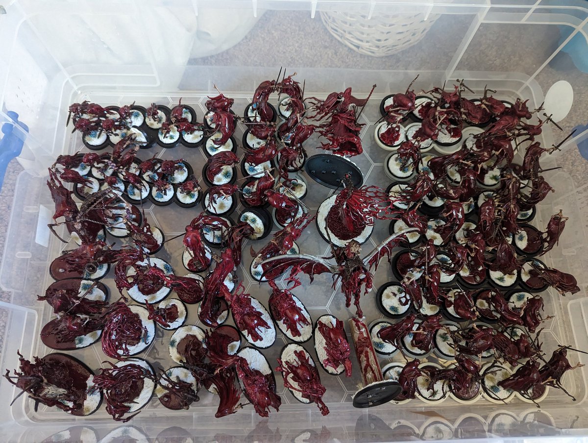 Got a big old box of nighthaunt for sale 
£350 and we can sort out postage 
A selection of all the necessary heros neededs
Chainrasps x 20
Hexwraiths x10
Spirit Hosts x 3
Bladegheist Revenants x 60
Chainghasts x 2
Myrmourn Banshees x4
3130 points.
#WarhammerCommunity