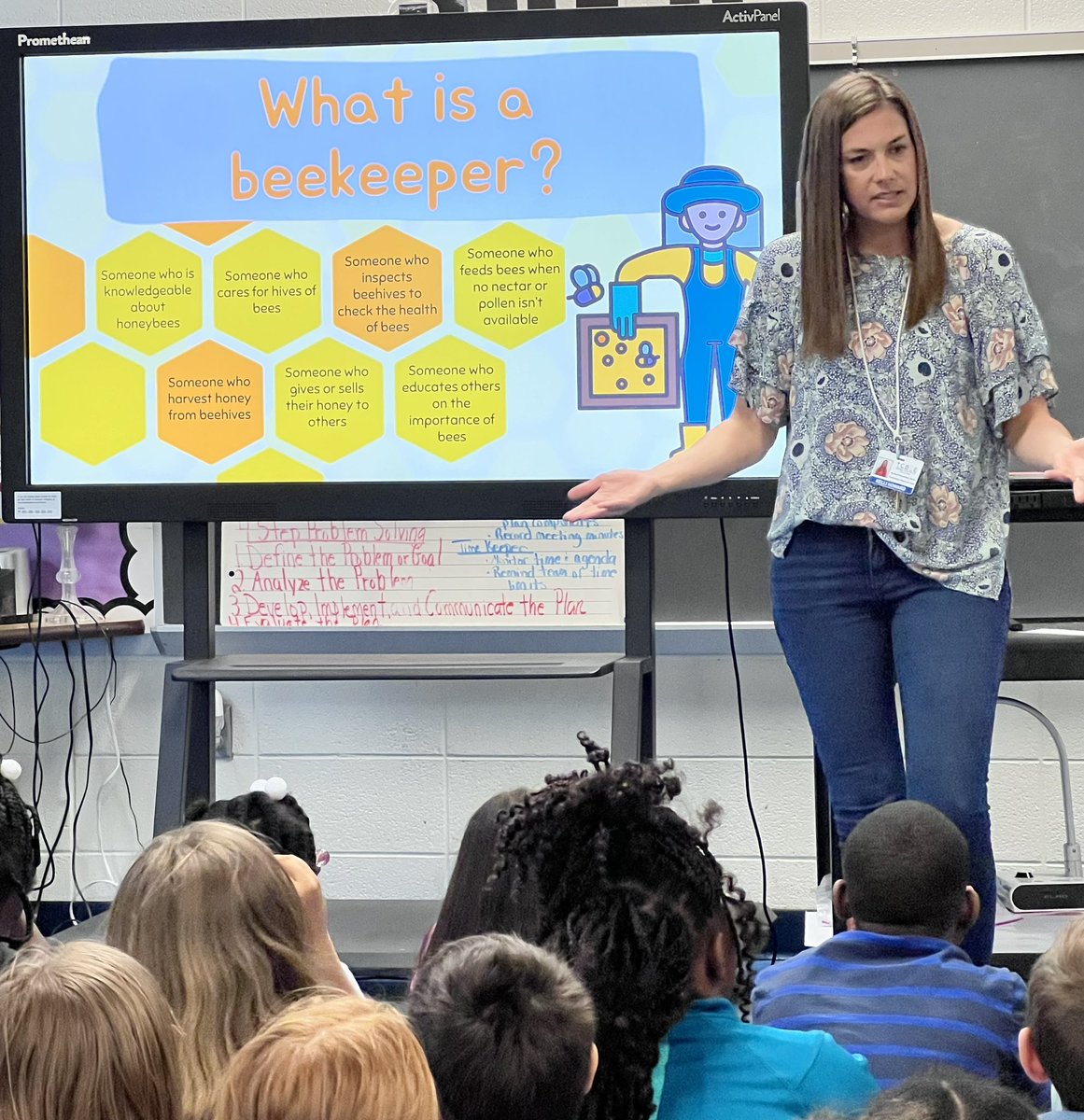 🐝 A huge thank you to Kelli Howard for buzzing by and sharing her incredible beekeeping knowledge with our 2nd graders! 🍯 Your passion and expertise truly helped kick off their Project-Based Learning adventure. They were absolutely buzzing with excitement after your visit! 🌼