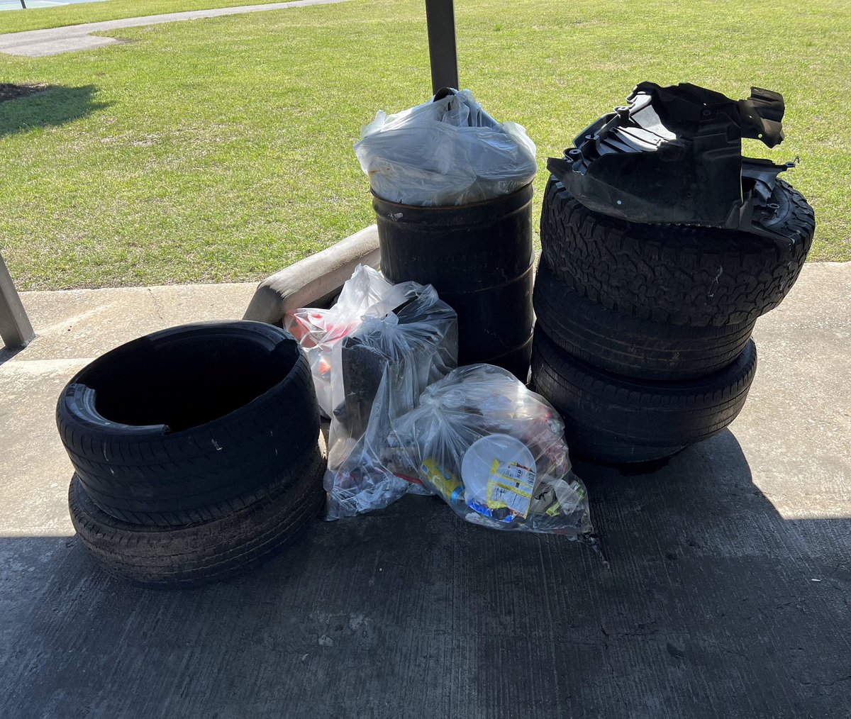 Volunteers removed 350.1 lbs of trash at Maclin Park in the Black Warrior basin! We worked with Birmingham City Council District 4 Councilor J.T. Moore, Collegeville Neighborhood Association and Keep Birmingham Beautiful. Join our next #AmeriCorps events: tinyurl.com/5d9fz229