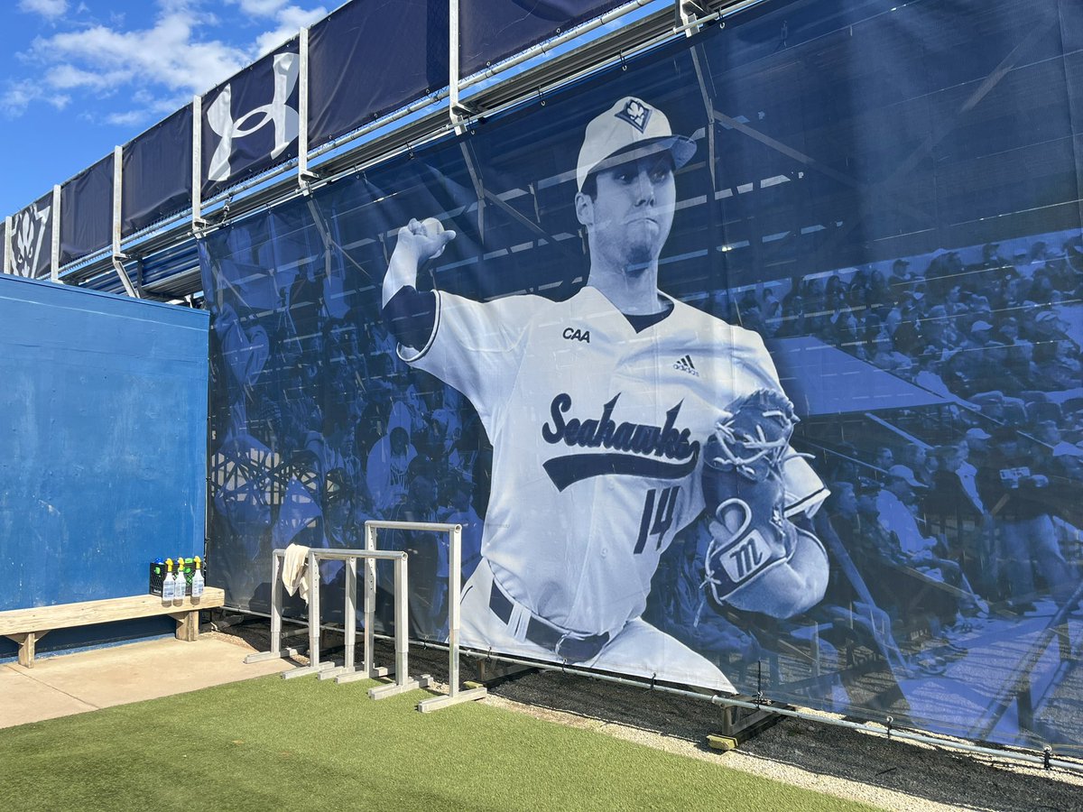 ByAlexRiley's tweet image. Back at Brooks for this weekend’s @UNCWBaseball series with Charleston and ran into a very large #ProHawk on display. Smaller pro banner coming soon one would assume