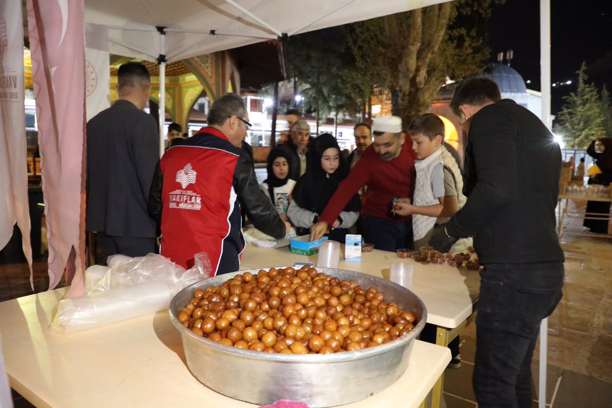 TOKAT VAKIFLAR BÖLGE MÜDÜRLÜĞÜ (@tokatvakiflar) on Twitter photo Kadir gecesi münasebeti ile Tokat Ali Paşa Cami’nde ikramlarımızı paylaştık. Tüm İslam âleminin Kadir Gecesi mübarek olsun.
<a href="/VakiflarGM/">VAKIFLAR GENEL MÜDÜRLÜĞÜ</a> Kadir gecesi münasebeti ile Tokat Ali Paşa Cami’nde ikramlarımızı paylaştık. Tüm İslam âleminin Kadir Gecesi mübarek olsun.
<a href="/VakiflarGM/">VAKIFLAR GENEL MÜDÜRLÜĞÜ</a>