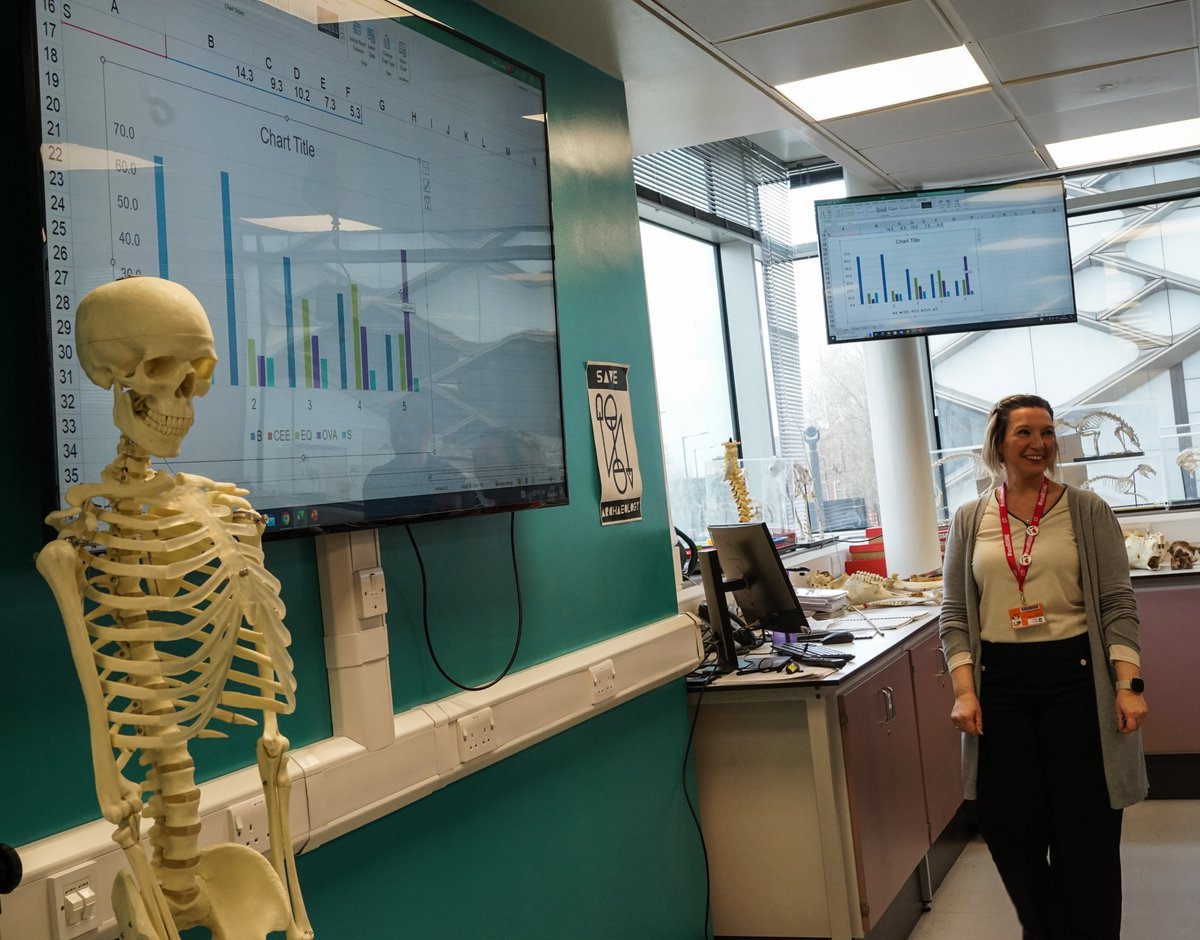 ZooarchLabSheff's tweet image. 4th &amp;amp;final day of Understanding Zooarchaeology II. Wonderful experience! Thanks everybody for coming &amp;amp; for helping us in our fight against the cultural vandalism that has led to the closure of our department. @UniShefArch  @ChippingEwan  @UAlbarella  @SnakesAndBones  @tracyplatts