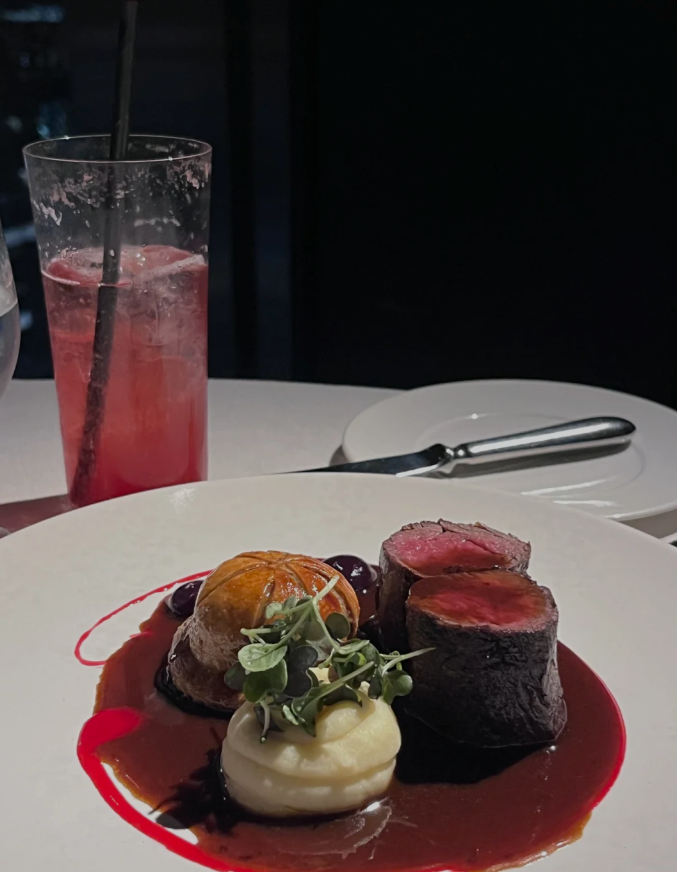 Trippvdenson's tweet photo. Dinner time is when magic happens https://t.co/12JHZcQrDN