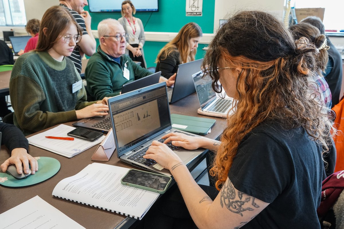 ZooarchLabSheff's tweet image. 4th &amp;amp;final day of Understanding Zooarchaeology II. Wonderful experience! Thanks everybody for coming &amp;amp; for helping us in our fight against the cultural vandalism that has led to the closure of our department. @UniShefArch  @ChippingEwan  @UAlbarella  @SnakesAndBones  @tracyplatts