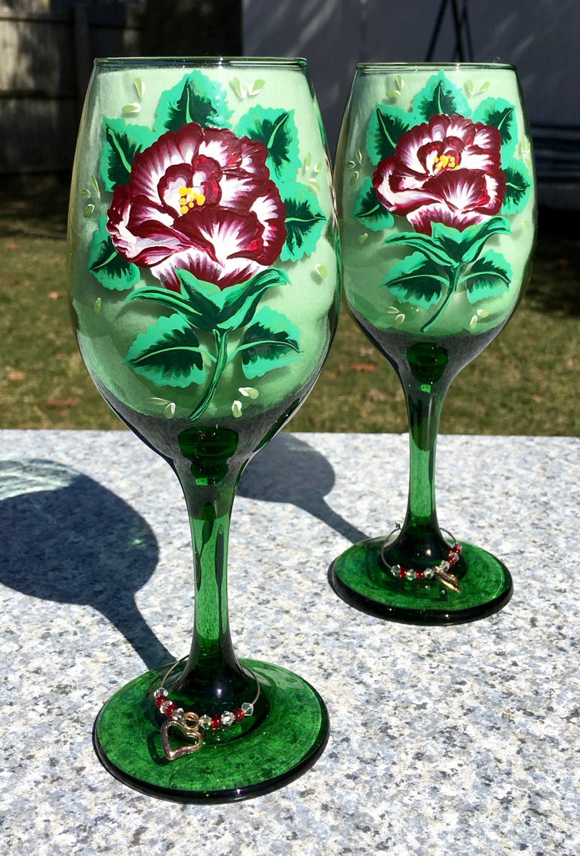 red roses that last etsy.com/listing/217736… #wineglasses #redroses #floralglasses #SMILEtt23 #etsygifts #CraftBizParty #etsyshop #paintedglasses