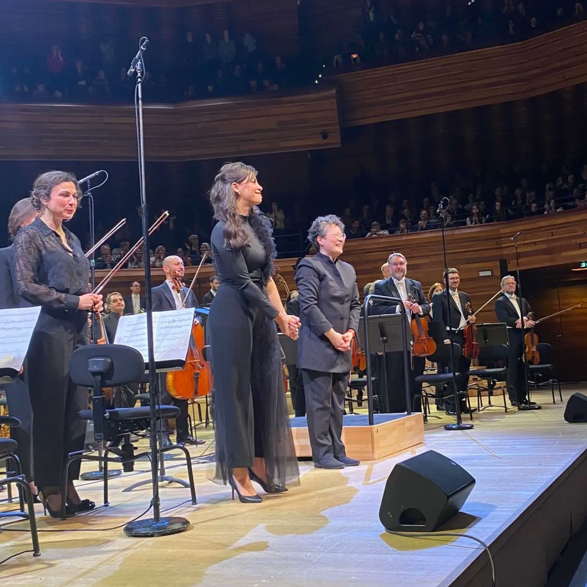 Pictures from my concert in Paris last evening together with Orchestre National de France lead by Mei-Ann Chen. Meeting #PhilippeSarde and his beautiful family was certainly a highlight of my trip and a very moving & emotional encounter. #filmmusic