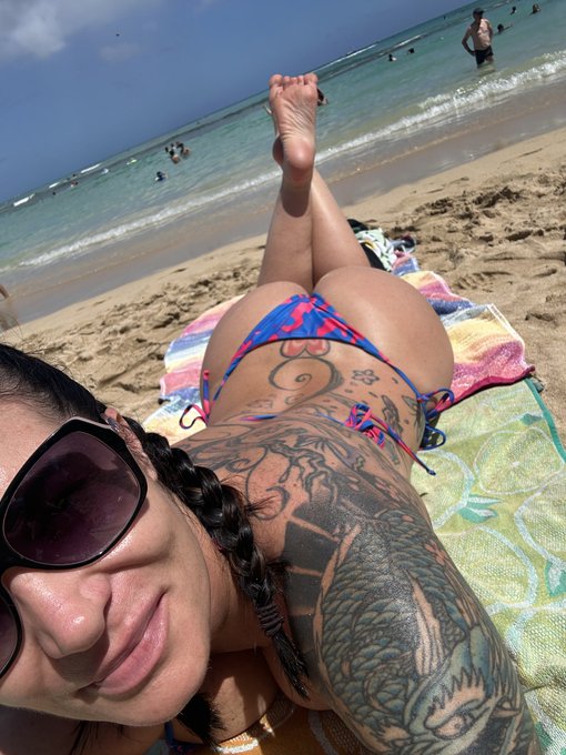 Here is an unedited pic of my ass laying out &hellip;. 💁🏻&zwj;♀️ https://t.co/4HjDpvFezd<a href="/tag/new"class="tags"><span>#new</span></a>