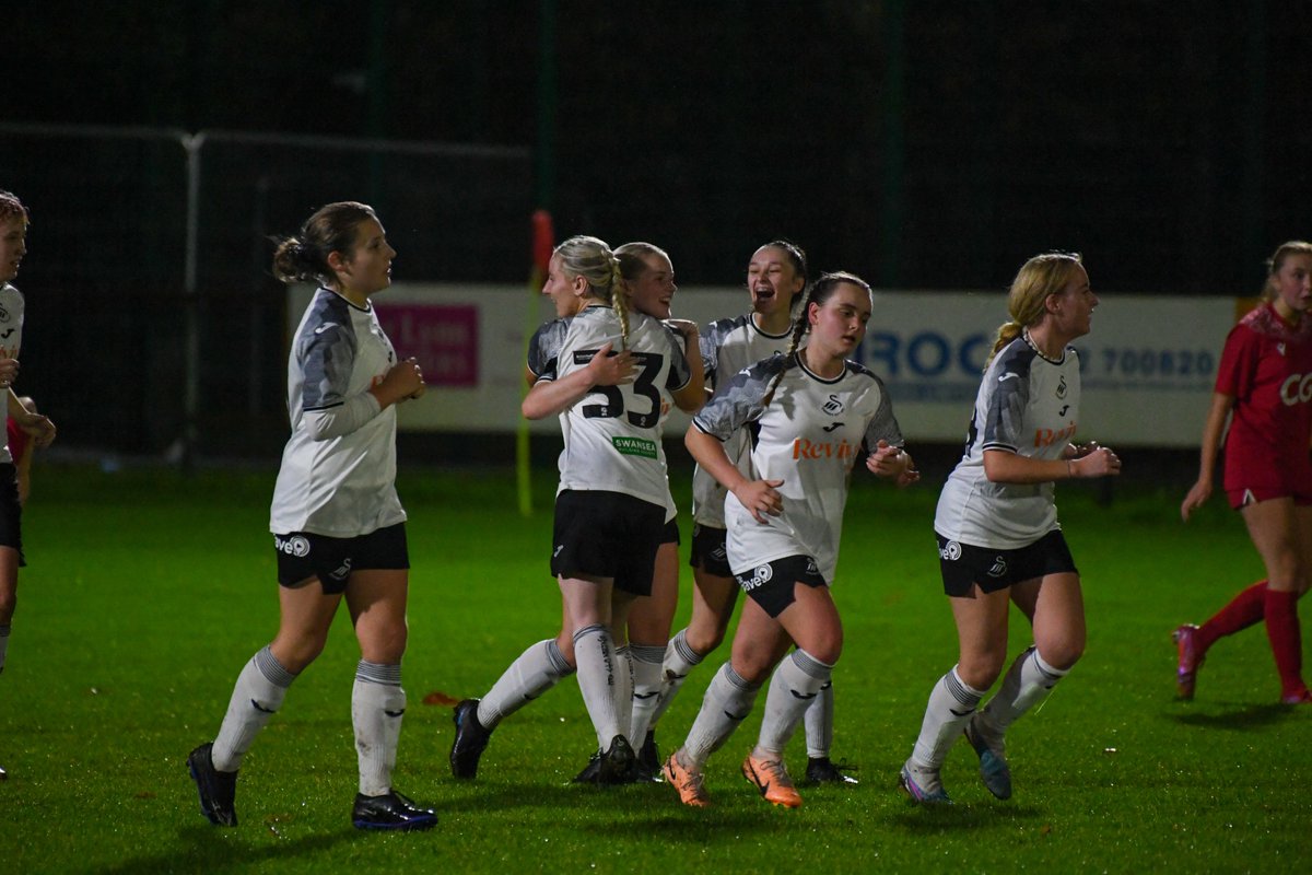👏 A huge 3-2 win tonight for our under-19s against Cardiff City to finish their season!