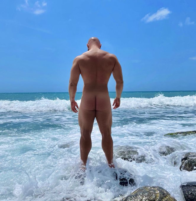 Should i jump? https://t.co/NrnpO3XyJn