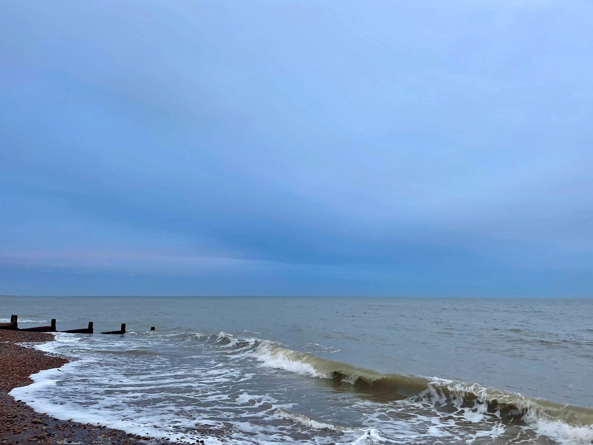 A #sunset swim 🏊🏻‍♀️ wind & swell have calmed down … lovely ♥️ #wildswimming #beachlife #vitaminsea #FridayFeeling