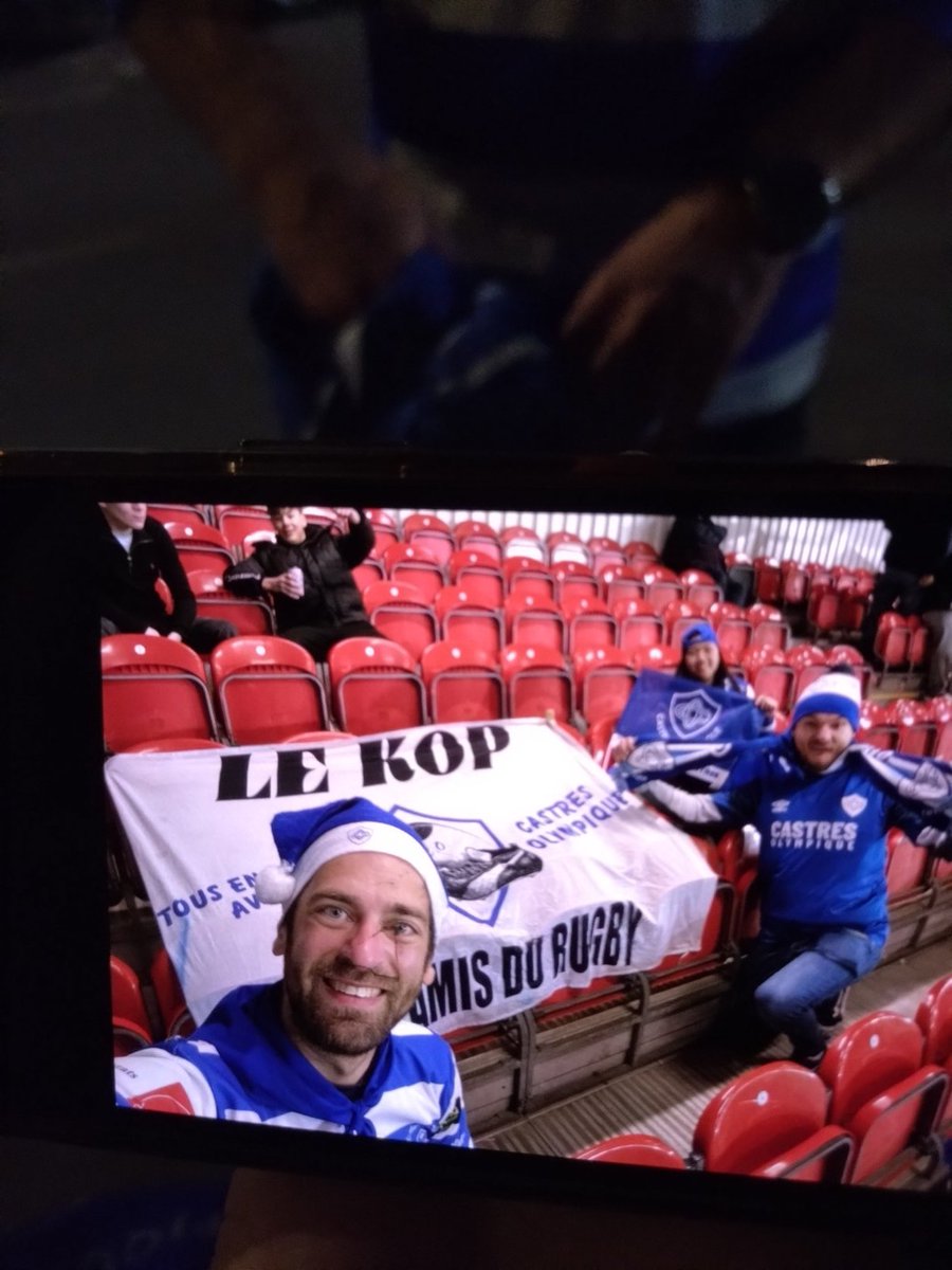 This flag was STOLEN from the visiting Castres fans This is a DISGRACE We need to FIND the flag and RETURN it I need all your help