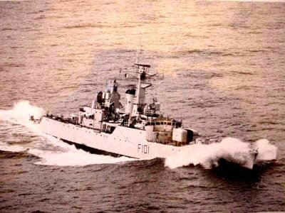 April 5th 1982: HMS Broadsword and HMS Yarmouth are recalled to Gibraltar whilst on their way to Naples, for refuelling and rearming before joining the assembling carrier group heading to the #Falklands.