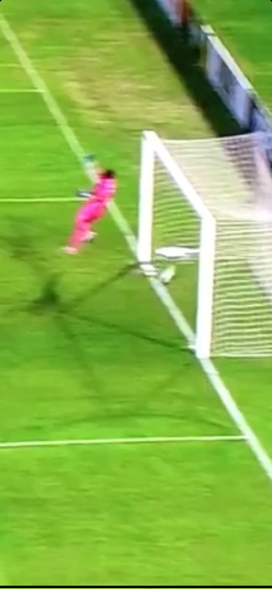 goodluckm's tweet photo. @XekiHlongwane @vincenttshepo15 Stop the video at 9sec, then zoom.. that is when ball hit the ground.. https://t.co/NFtJDHkLGo