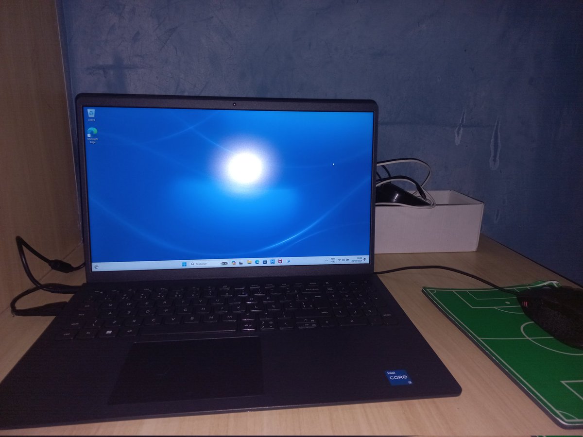 SekkRemo's tweet photo. YES!!! O NOTEBOOK CHEGOU!!! FUCK YEAH! FUCK YEAH!
Ainda preciso baixar várias nele e depois ninguém vai me segurar! https://t.co/5pk0FyeB7f