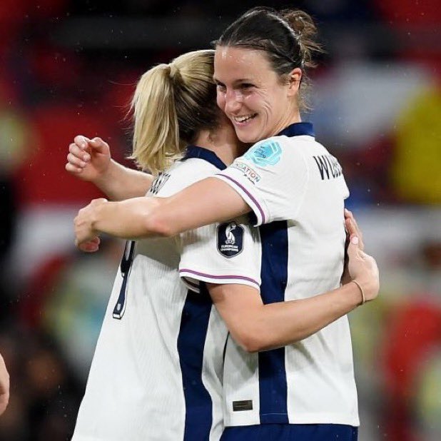 Meredith_b01's tweet photo. two bestfriends who dreamed of one day playing together for their country at wembley https://t.co/7Ics5pejCx